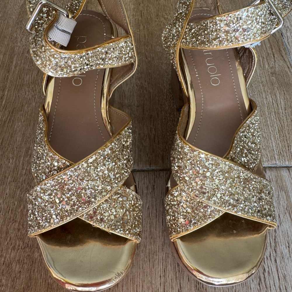 Glittery Gold Women's heel pumps